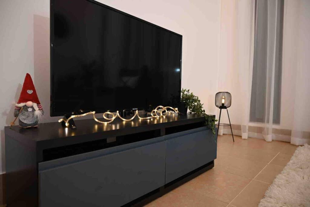 Brand New Furniture . Close To Dubai Mall. Buitenkant foto