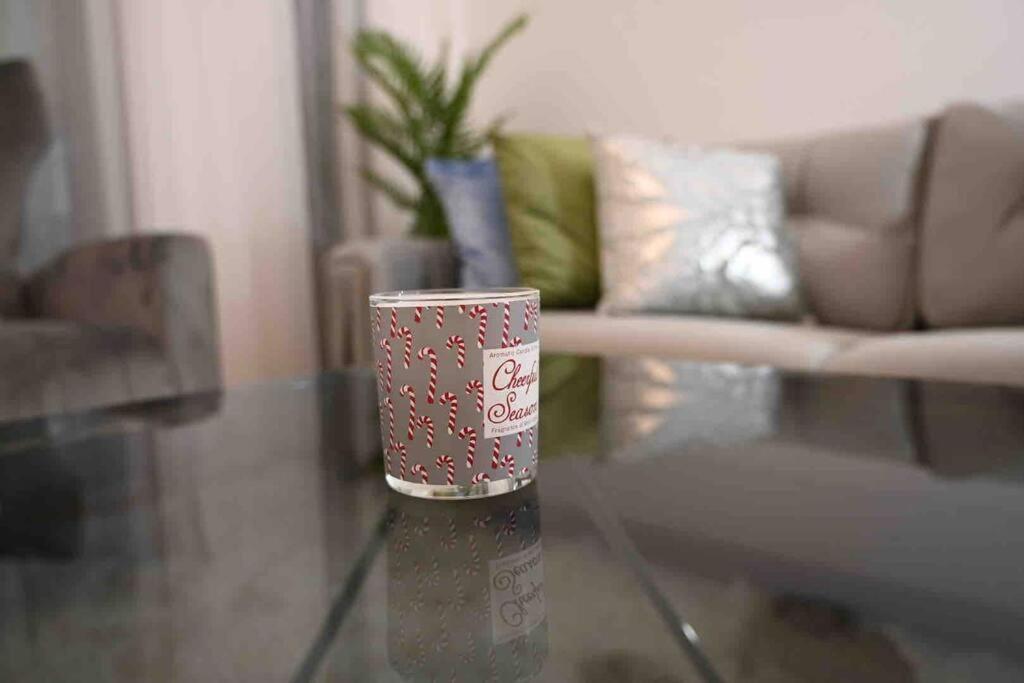 Brand New Furniture . Close To Dubai Mall. Buitenkant foto