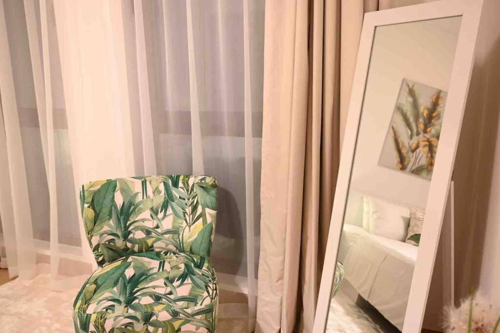 Brand New Furniture . Close To Dubai Mall. Buitenkant foto