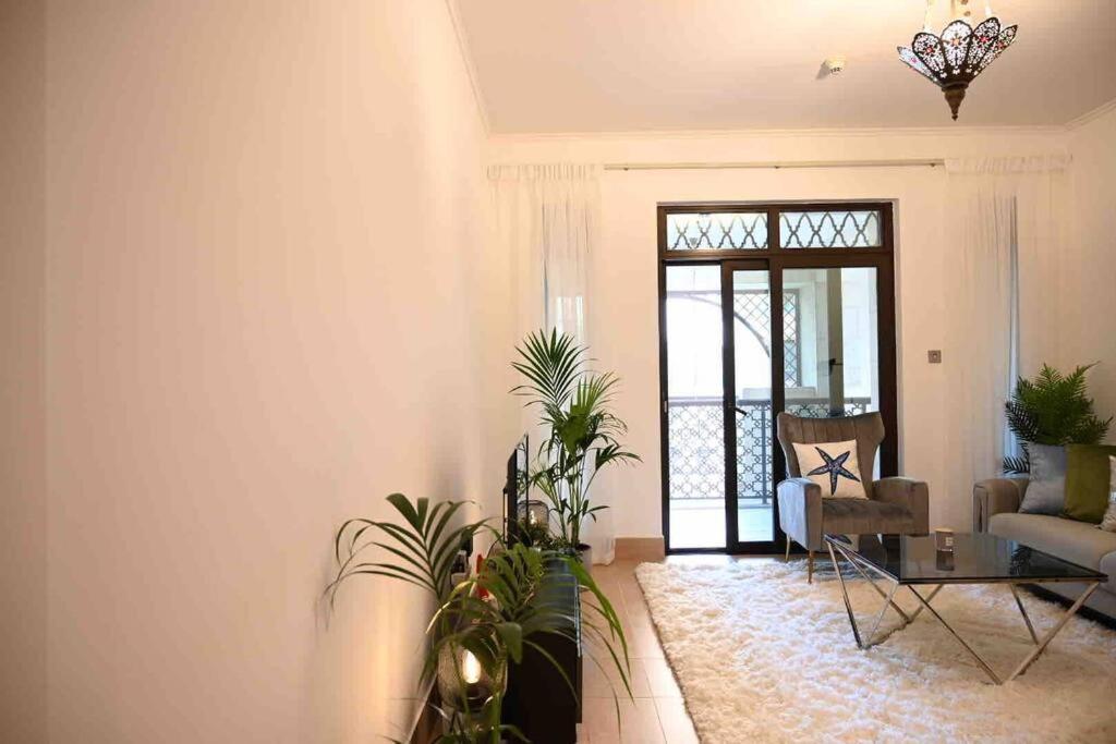 Brand New Furniture . Close To Dubai Mall. Buitenkant foto