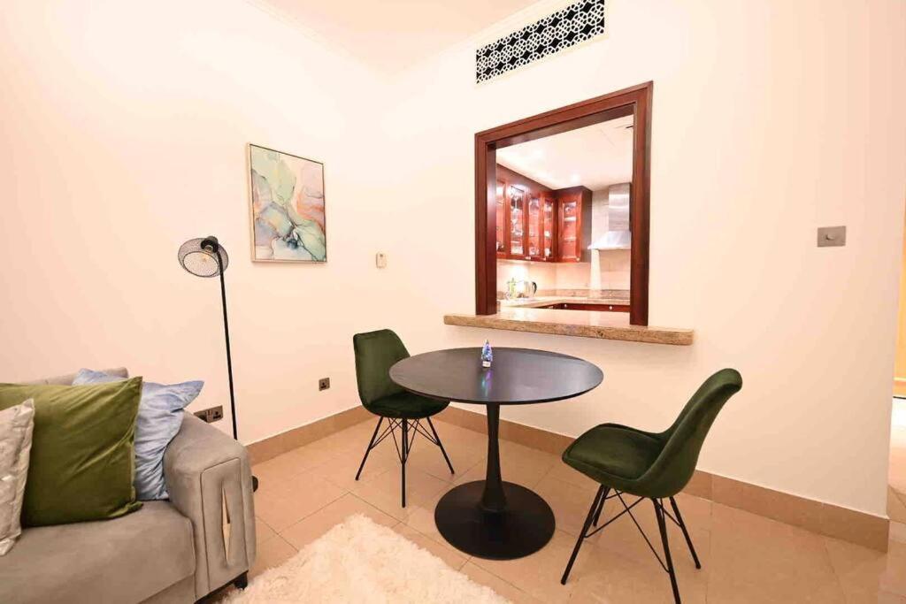 Brand New Furniture . Close To Dubai Mall. Buitenkant foto