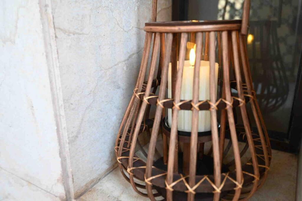 Brand New Furniture . Close To Dubai Mall. Buitenkant foto