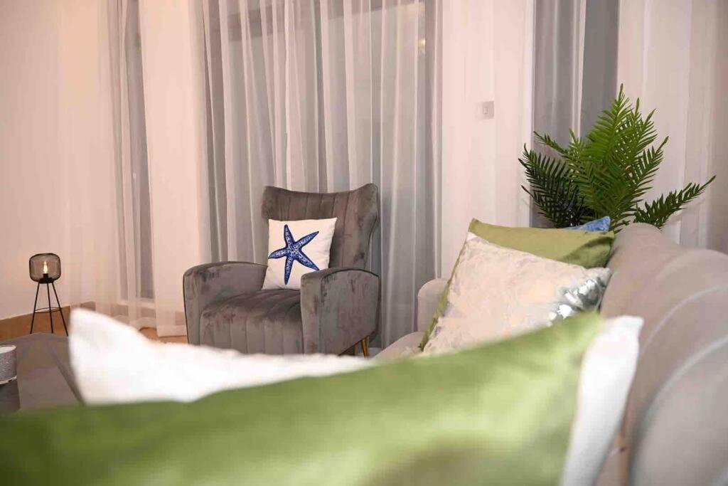 Brand New Furniture . Close To Dubai Mall. Buitenkant foto