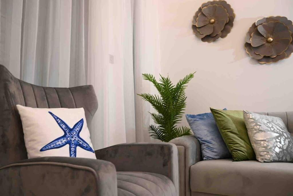 Brand New Furniture . Close To Dubai Mall. Buitenkant foto