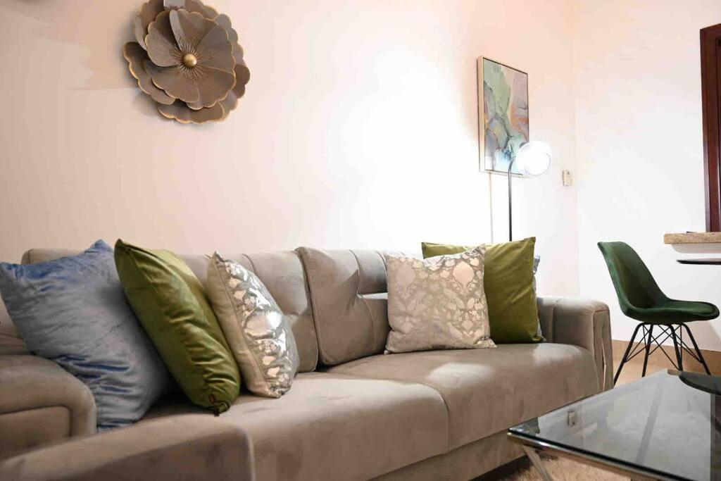 Brand New Furniture . Close To Dubai Mall. Buitenkant foto