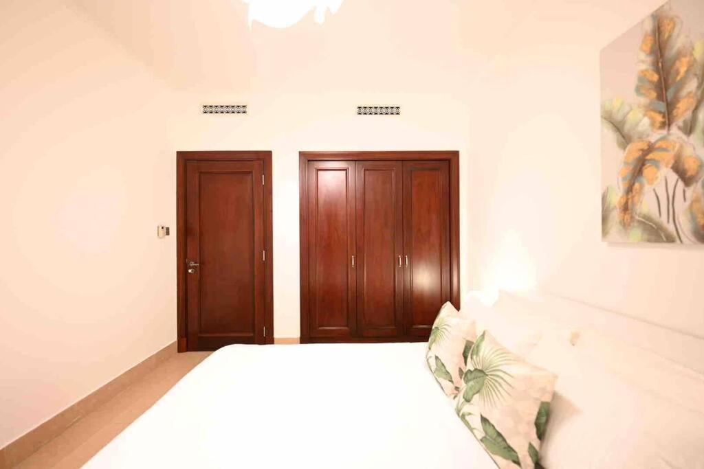 Brand New Furniture . Close To Dubai Mall. Buitenkant foto
