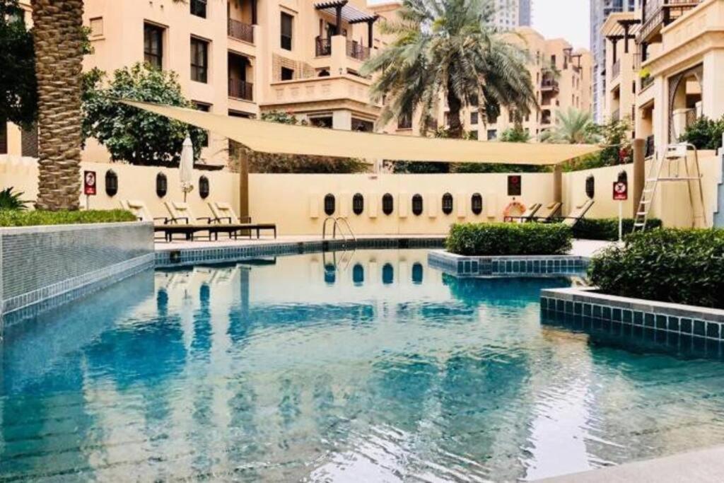 Brand New Furniture . Close To Dubai Mall. Buitenkant foto